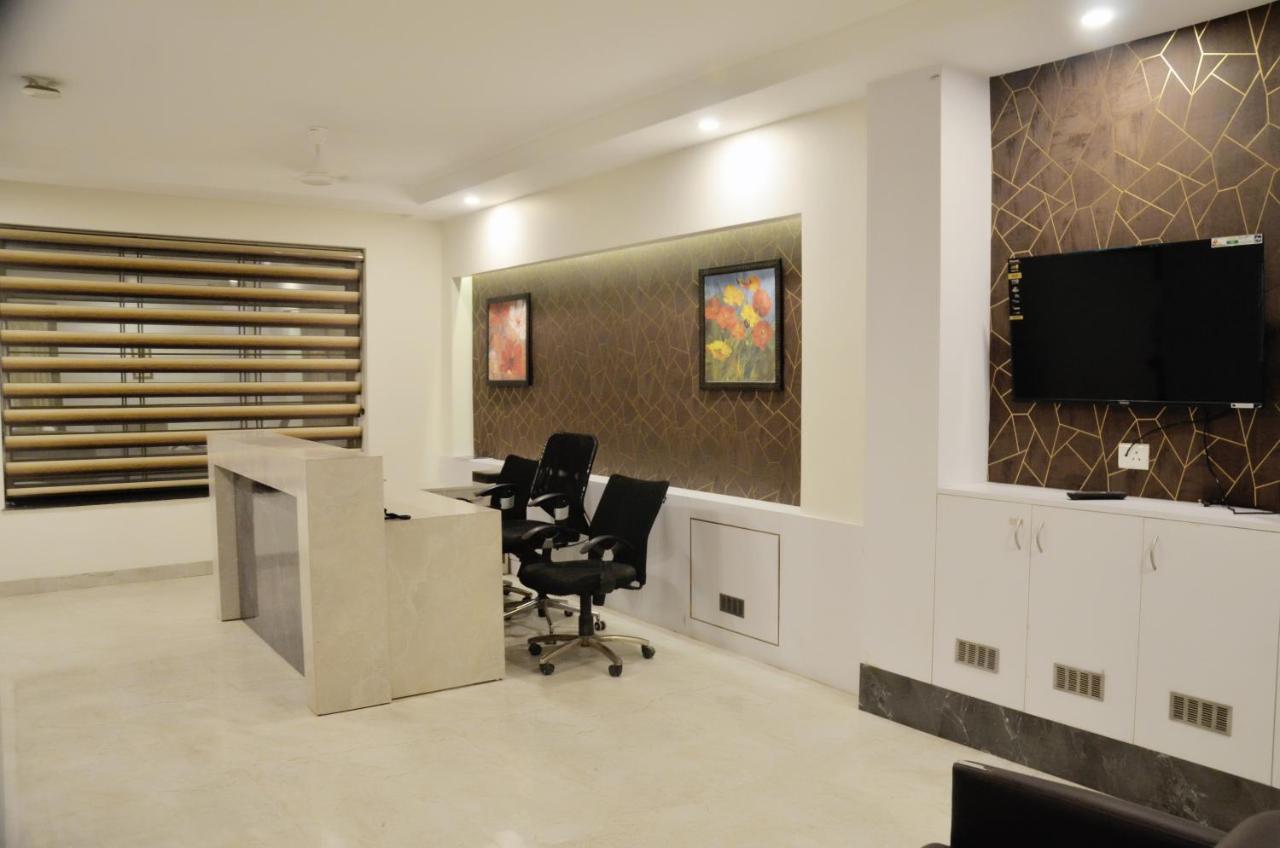 Hotel The Luxem - Behind Ibis Hotel Gurugram Gurgaon Bagian luar foto