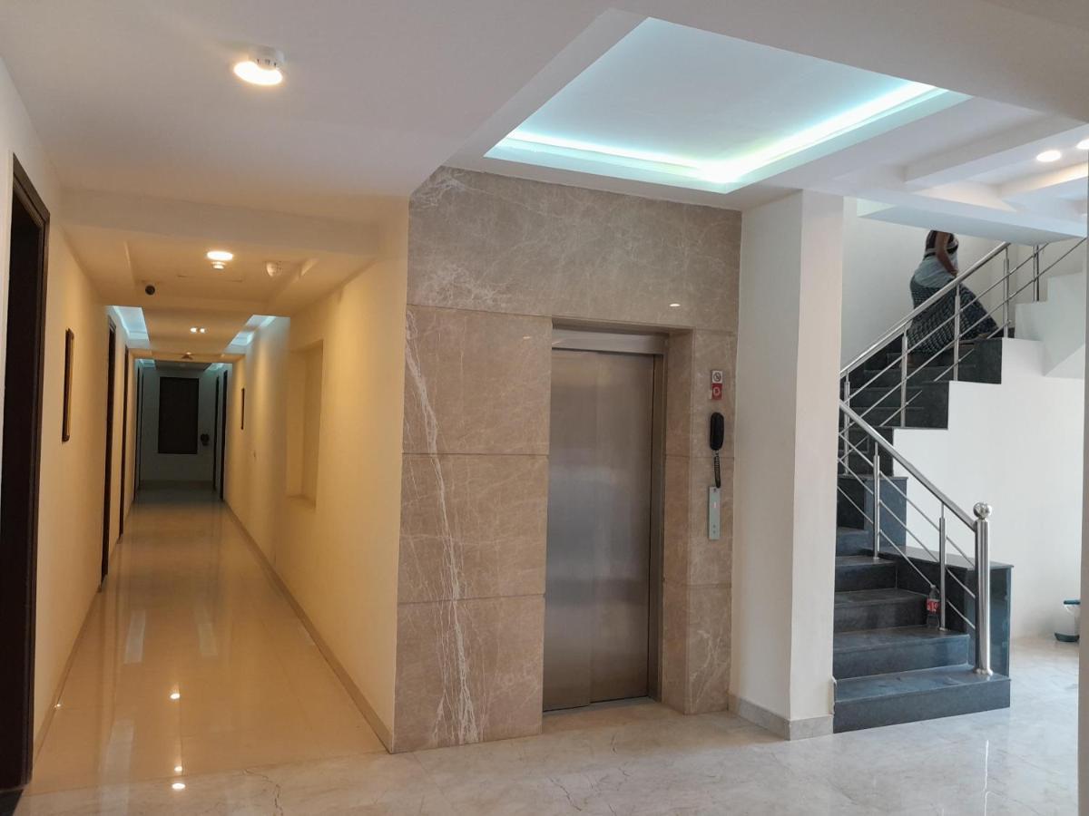 Hotel The Luxem - Behind Ibis Hotel Gurugram Gurgaon Bagian luar foto