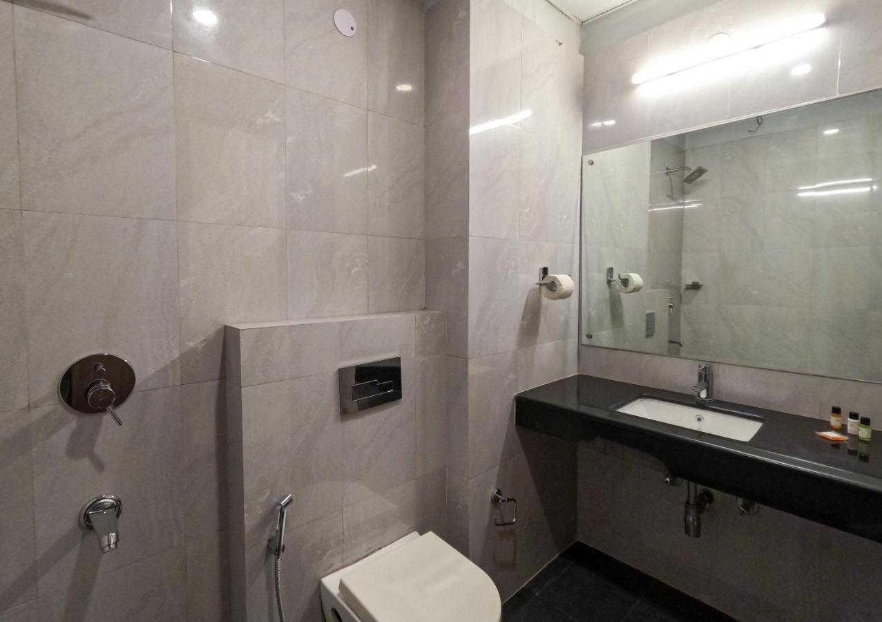 Hotel The Luxem - Behind Ibis Hotel Gurugram Gurgaon Bagian luar foto