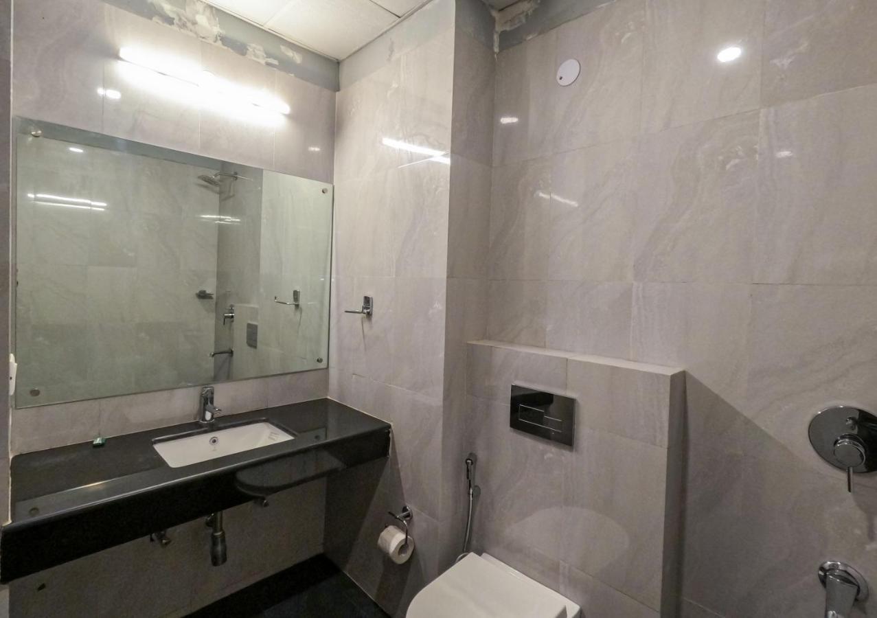 Hotel The Luxem - Behind Ibis Hotel Gurugram Gurgaon Bagian luar foto