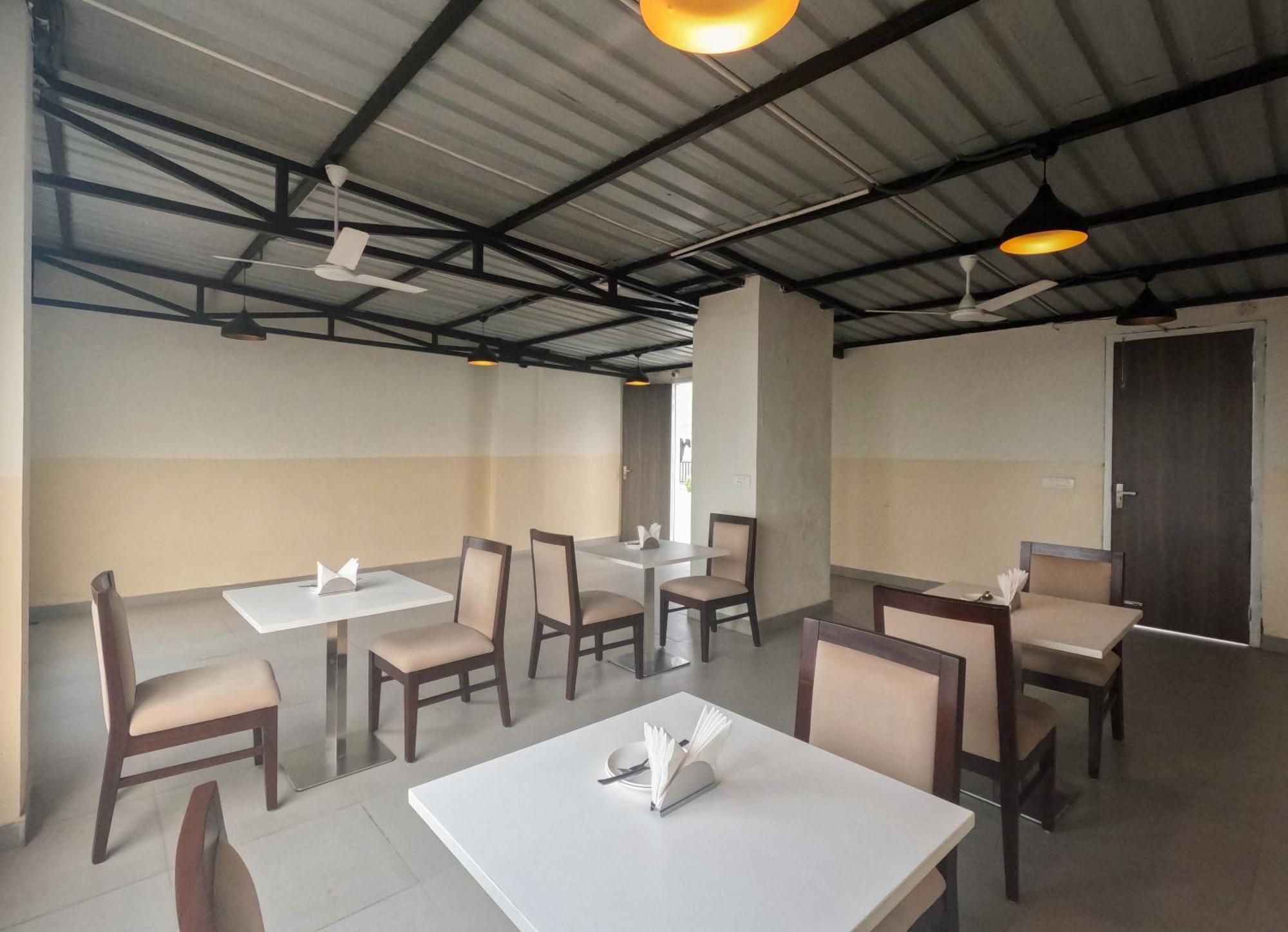 Hotel The Luxem - Behind Ibis Hotel Gurugram Gurgaon Bagian luar foto