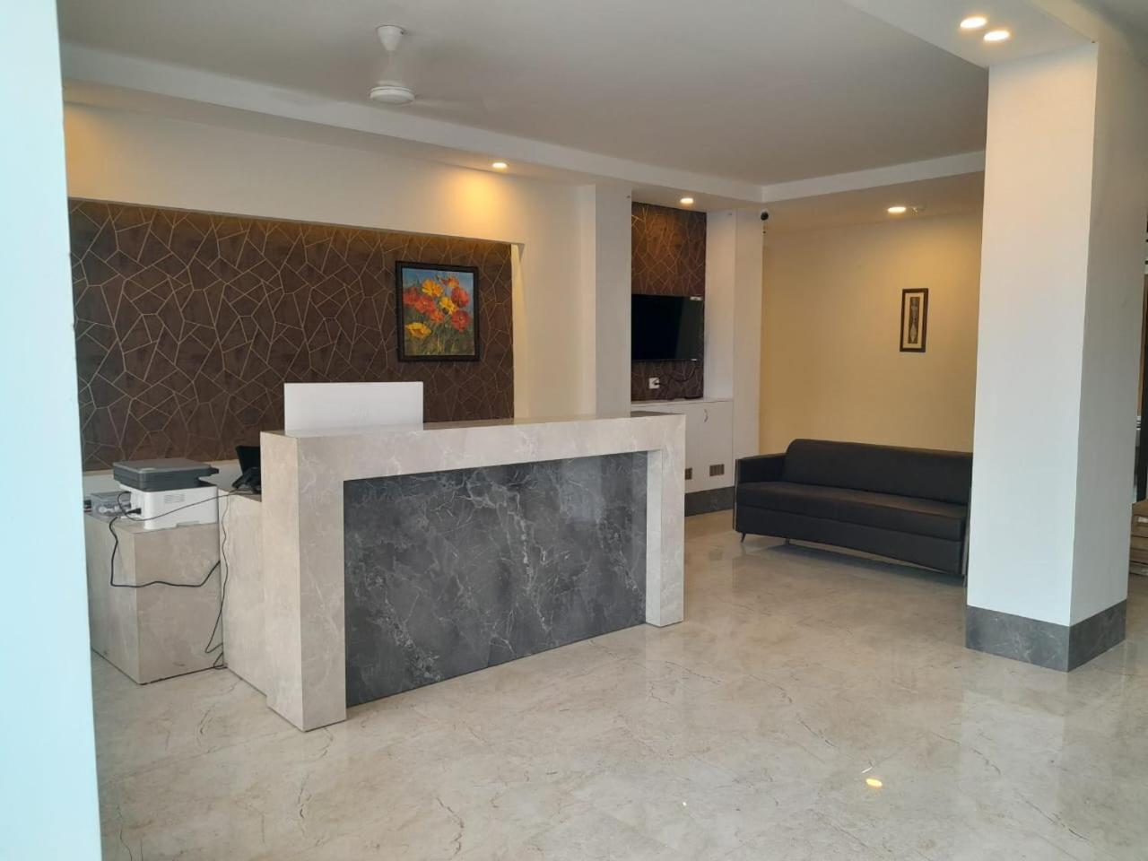 Hotel The Luxem - Behind Ibis Hotel Gurugram Gurgaon Bagian luar foto